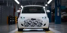 La Fiat 500 torna ibrida nel corpo di un’elettrica. Copia o furto? Mi aiuta Picasso