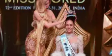 Opal Chuangsri è Miss Mondo 2025: è la prima thailandese a vincere il concorso di bellezza. Chiara Esposito nella top 20