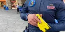 I decessi dopo l’uso del taser alimentano la polemica sui Tso. Ma il problema della psichiatria è un altro
