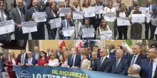 Dl sicurezza approvato in Senato: derby di flash-mob in contemporanea di Lega e Fratelli d’Italia