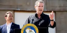 Newsom, il governatore dem attaccato da Trump che strizza l’occhio ai conservatori tra lotta agli homeless e critiche al Black Live Matters