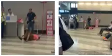 “Il bagaglio a mano è troppo pesante, deve pagare il supplemento”: la passeggera si butta a terra e scalcia, il video è virale