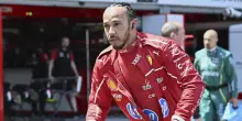 “Succedono tante cose sullo sfondo, servono dei cambiamenti”: Hamilton si sfoga sulla situazione in Ferrari