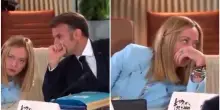Macron sussurra all’orecchio di Meloni e la premier alza gli occhi al cielo: il video virale dal G7