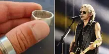 Ligabue perde un anello durante un concerto, un fan lo ritrova e glielo restituisce dopo due anni. Il rocker: “Siete stati onesti, così ve lo regalo”