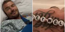 David Beckham ricoverato in ospedale per un intervento, il messaggio della moglie Victoria: “Guarisci presto papà”