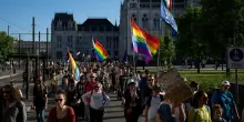 Budapest Pride, la marcia vietata da Orban al via: attese 35mila persone. E c’è il rischio scontri con l’estrema destra