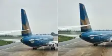 Incidente tra due aerei poco prima del decollo: il Boeing ha tagliato il timone come un coltello. La compagnia Vietnam Airlines ha sospeso quattro piloti