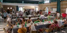 Paper Fest a Carrara, il pranzo al centro sociale dell’Annunziata lancia la raccolta fondi della Fondazione Il Fatto Quotidiano