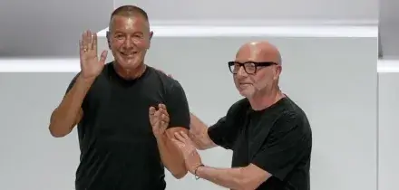 Dolce & Gabbana a caccia di liquidit&agrave;: sul tavolo gli immobili di Milano per rifinanziare 450 milioni di debito. L&rsquo;ombra del &ldquo;modello Kering&rdquo;