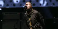 “Non abbiamo nessuna di quelle fo**ute telecamere sarcastiche dei Coldplay”: Liam Gallagher degli Oasis tranquillizza gli amanti presenti al concerto