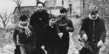 La falsa citazione anticomunista sotto la statua di Don Milani a Vagli (Lucca): &ldquo;Inventata a uso e consumo della destra pi&ugrave; becera e falsa&rdquo;
