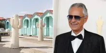 Andrea Bocelli multato dal Comune di Forte dei Marmi per il suo stabilimento balneare extra lusso Alpemare. Il cantante non ci sta “pronto a impugnare la multa”