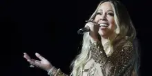“Sono stata vittima di bullismo. Mia sorella mi ha versato il tè caldo e ho avuto ustioni di terzo grado, mio fratello spacciava cocaina”: il lato buio di Mariah Carey