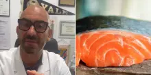 “I salmoni vengono allevati con mangimi artificiali, farine animali e imbottiti di antibiotici”: l’infettologo Matteo Bassetti parla dei rischi per la salute