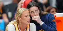 Lancio di sex toys in campo durante le partite: la strana e pericolosa moda partita in WNBA, l’ultima vittima è Sophie Cunningham | VIDEO