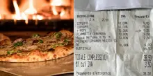 50 centesimi in più sullo scontrino per una spolverata di pepe sulla pizza: il cliente posta la foto sui social e scoppia il ‘caso’