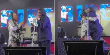 Renato Zero e Loredana Bertè fanno pace a sorpresa dopo 30 anni: “Siamo i migliori anni della nostra vita”, poi l’abbraccio sul palco – VIDEO