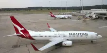 La compagnia di bandiera australiana Qantas multata per 50 milioni: illegali i licenziamenti durante il Covid