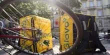 L&rsquo;Antitrust apre istruttoria su Glovo e Deliveroo: &ldquo;Ingannevoli su impegni etici e sociali nei confronti dei rider&rdquo;