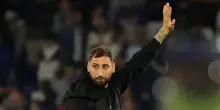 Donnarumma, che affetto: i tifosi del Psg lo osannano dopo il match visto in tribuna. E lui si emoziona – Video