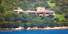 Villa Certosa venduta alla famiglia reale del Qatar Al Thani: assegno da 350 milioni di euro per la famiglia Berlusconi. I dettagli dell&rsquo;affare immobiliare in Costa Smeralda