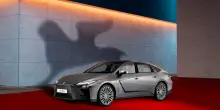 A Venezia 2025 la passerella è elettrificata. Lexus porta il futuro sul red carpet