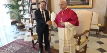 Papa Leone XIV riceve il presidente israeliano Herzog in Vaticano: il video con la stretta di mano