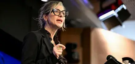 Raid alla Stampa, bufera su Francesca Albanese: “Condanno, ma serva da monito”. Meloni: “E’ molto grave”