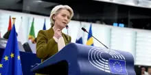 Ucraina, Von der Leyen al Parlamento Ue: “Legittimare nuovi confini apre la porta a nuove guerre”. Trump: “Concessioni dai russi”