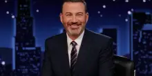 Jimmy Kimmel torna in onda (ma alcune reti non lo trasmettono): &ldquo;Trump ha fatto del suo meglio per cancellarmi, ma alla fine ha costretto milioni di persone a guardare lo show&rdquo;