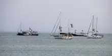 La Flotilla rifiuta la proposta di fermarsi a Cirpo: “Obiettivo rimane rompere l’assedio e consegnare gli aiuti a Gaza”