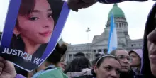 Torturate e uccise dai narcos: migliaia in piazza per tre giovani a Buenos Aires. “Morte per il disinteresse dello Stato”