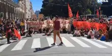 Flotilla, a Cagliari blocco stradale di fronte alla stazione: la protesta degli studenti per Gaza – Video