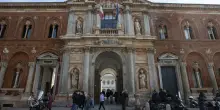 La Statale di Milano prende le distanze da Elisa Giunchi, docente che ha difeso Youssef Siher. Ma prof e studenti le esprimono solidariet&agrave;