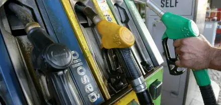Impennata dei prezzi della benzina dopo l&rsquo;attacco all&rsquo;Iran. Assoutenti: &ldquo;Aumenti anomali per velocit&agrave; ed entit&agrave;&rdquo;