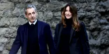 Sarkozy va in carcere accompagnato da Carla Bruni: l’isolamento e i libri scelti. L’ex presidente: “La verità trionferà”