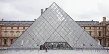 Rapina al Louvre, “la sicurezza sacrificata per l’immagine”: l’accusa della Corte dei Conti