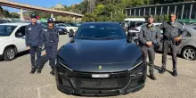 Ferrari Purosangue sequestrata al porto di Genova, “era stata contrabbandata”