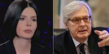 Vittorio Sgarbi in tribunale per l’udienza sul tutore legale. La gente grida “vergogna” alla figlia Evelina