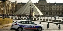 Arrestato il terzo sospettato per il furto dei gioielli al museo Louvre di Parigi