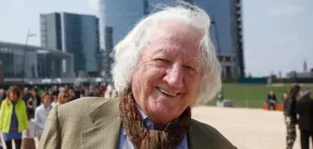 Addio a Giorgio Forattini, il vignettista che dissacrava i politici da Craxi-fascista al “bruco” Veltroni