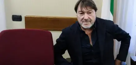 La farsa è finita. Dopo tanta ipocrisia, la destra è tornata a odiare i giornalisti