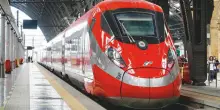 Persona investita sui binari a Firenze: Alta Velocit&agrave; e Intercity con ritardi fino a 100 minuti