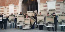 &ldquo;Antonio libero!&rdquo;: il ritorno di Gramsci in manifesti e flash-mob. &ldquo;Serve un impegno collettivo contro un inverno dei diritti&rdquo;