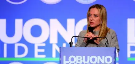 Meloni in Puglia per le Regionali: “Per la sinistra la manovra aiuta i ricchi? Ci vuole coraggio a dirlo”