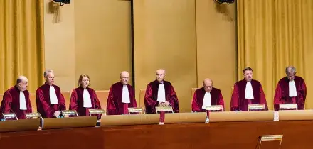 La Corte Ue salva il salario minimo. Von der Leyen: “Legge pietra miliare”. La sinistra europea esulta: “Ora Stati la applichino”