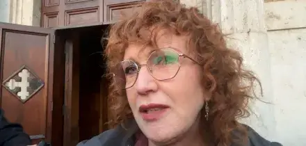 “Ha lasciato dentro di noi solo ricordi positivi. Non ho mai sentito qualcuno dire cose negative”: Fiorella Mannoia commossa ai funerali di Peppe Vessicchio