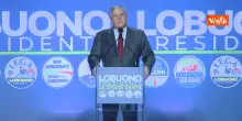 La gaffe di Tajani a Bari: “Riempivamo pure il San Paolo”. Che però è lo stadio del Napoli. Poi non capisce e dice: “Evviva San Nicola”