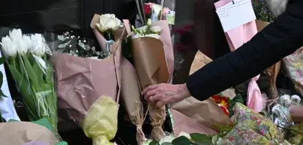 Attenati del 13 novembre a Parigi, le commemorazioni 10 anni dopo. Macron: “La Francia ricorda”